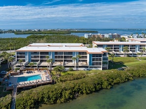 2BR Sandpiper Key – Bright, Stylish & Coastal (2092)