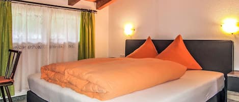 Interior Design, Home, Furniture, Bed, Bedroom, Bed Sheet, Bedding, Bed Frame, Hotel, Pillow