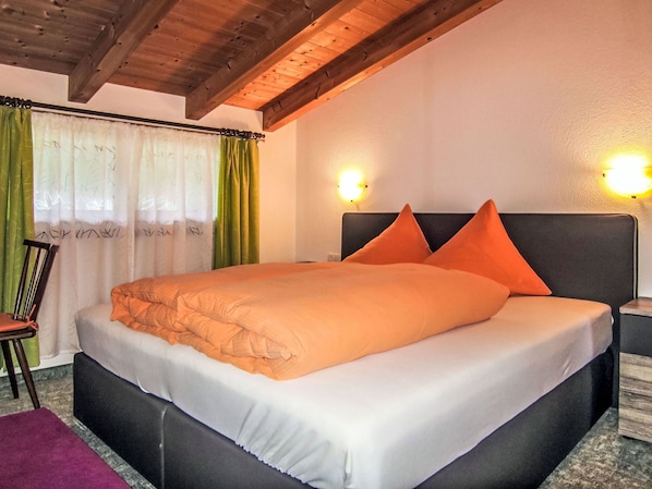 Interior Design, Home, Furniture, Bed, Bedroom, Bed Sheet, Bedding, Bed Frame, Hotel, Pillow