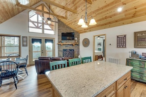 Dining/Living Area | Open Floor Plan | Mountain Views