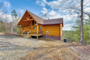 Property Exterior | Single-Story Cabin