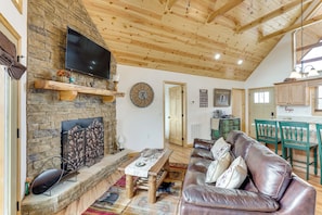 Living Room | Wood-Burning Fireplace | Smart TV | Central A/C & Heating