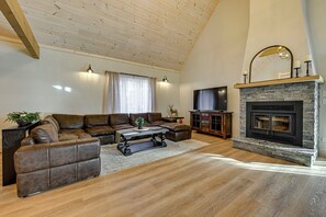 Living Room | 1st Floor | Central A/C & Heating | Fireplace Not Available