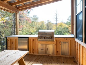 Outdoor kitchen area