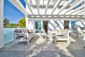 Luxury outdoor lounge set