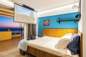 Relax on the comfortable double bed while enjoying the stunning view and watching your favorite movies on the mounted projector.
