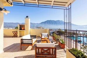 Sitting outdoor Space on the Spacious Veranda with BBQ