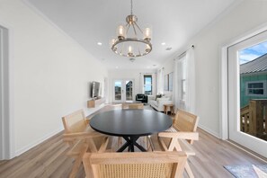 4 Doodle Dunes Dining Room