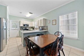 4 OBVDOCK Dining Area