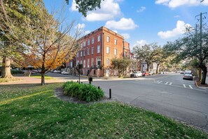 Exterior as seen from Oglethorpe Square