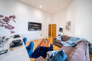 Living Room / Lounge