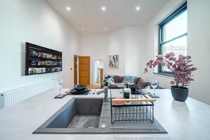 Living Room / Lounge