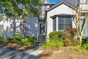 Welcome to 7009 Ocean Breeze!