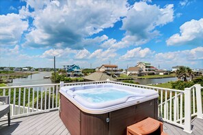 Hot tub deck w sound views