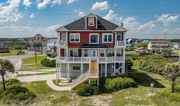 Coral Bay - Unbeatable Amenities!