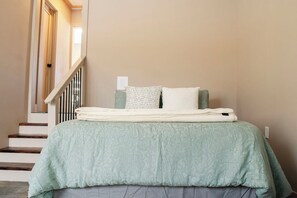 Queen size bed 