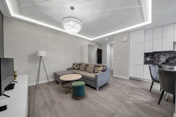 Main Living Area - Big Smart-TV for Your Entertainment | Book Now with RENTUJEMY.COM