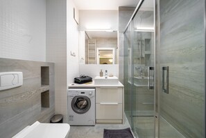 Bathroom | Book Now with RENTUJEMY.COM