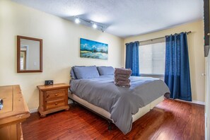 Bedroom with queen bed
