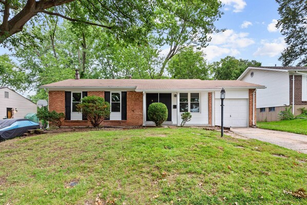 St. Louis Vacation Rental | 3BR | 2BA | 962 Sq Ft | 2 Steps Required