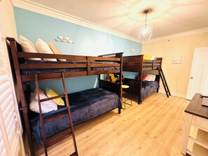 Bunkroom with arcade and TV for family fun!