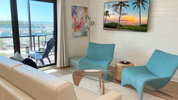 Enjoy comfortable, contemporary decor in this gulf front condo. 