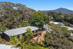 Home located at end of quiet cul-de-sac with adjacent walkway through to beach