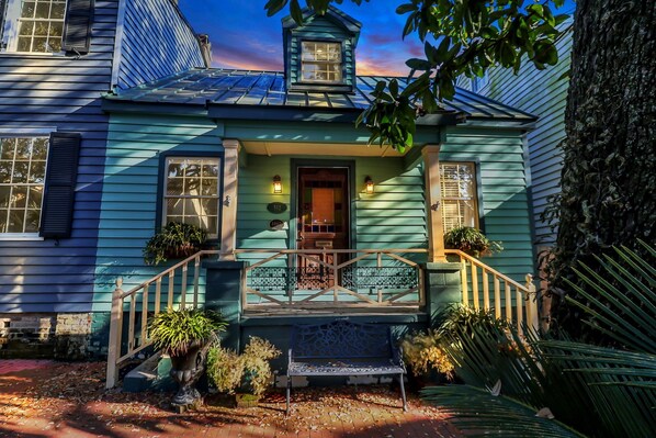 Historic Bungalow on Famed Jones St