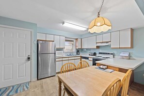 07-109 Caroline St Unit 205-7