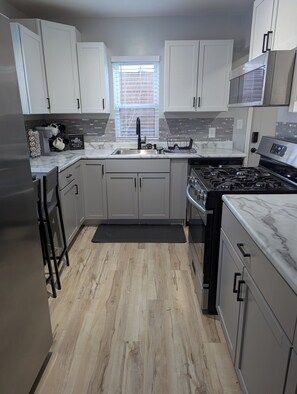 Full kitchen to cook a meal together, enjoy a cup of coffee or make popcorn!