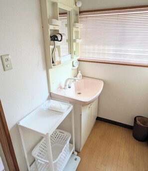 1st floor washbasin