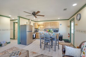 Dining Area & Kitchen