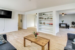 Living Room | Free WiFi | Smart TV | Board Games