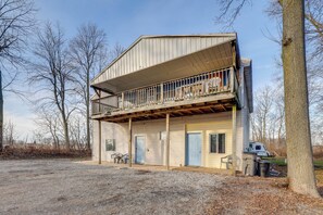 Exterior | Shared Balcony | Pastoral Views | Single-Story Apartment on 2nd Floor