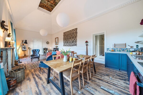 Artist's Studio, Piddlehinton: Enjoy the space, light and original features in the open-plan day space