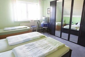 FW, Ferienwohnung Kornblume, 57 qm, 2-5 Personen-TV im Schlafzimmer der Ferienwohnung Kornblume