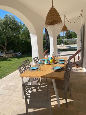 Outdoor dining