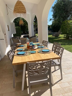 Outdoor dining