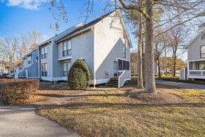 ,Front Elevation,