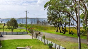 Amazing beach only a few minutes walk away, Easy access to an amazing surf beach for surfing
