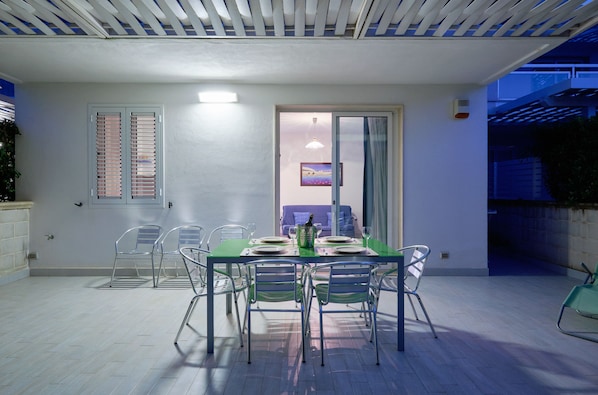 Outdoor dining