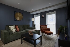 Living Room / Lounge