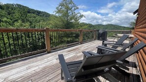 Smoky Ridge Retreat's relaxing deck