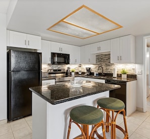 Spacious kitchen with all your basic appliances