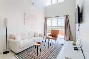 Beautifully decorated Living room