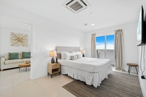 Bedroom with king size bed