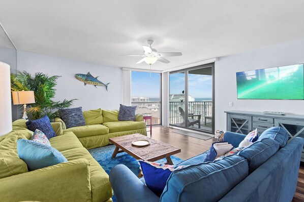 Mainsail 352 Living Room