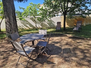 repos sous le tilleul