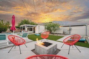Amazing retro outdoor space