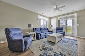 Living Room w/balcony access
